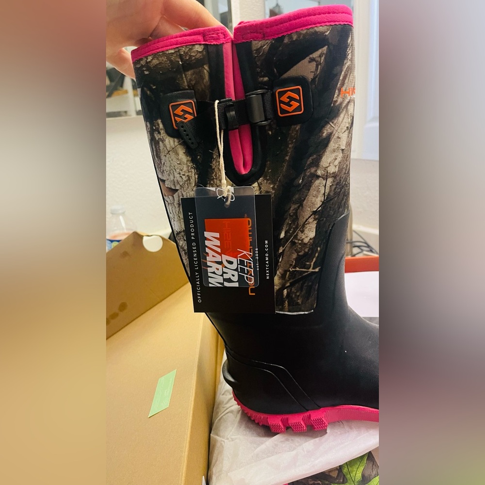 Women's Camo Mid Calf Rain Boots - Picture 5 of 11